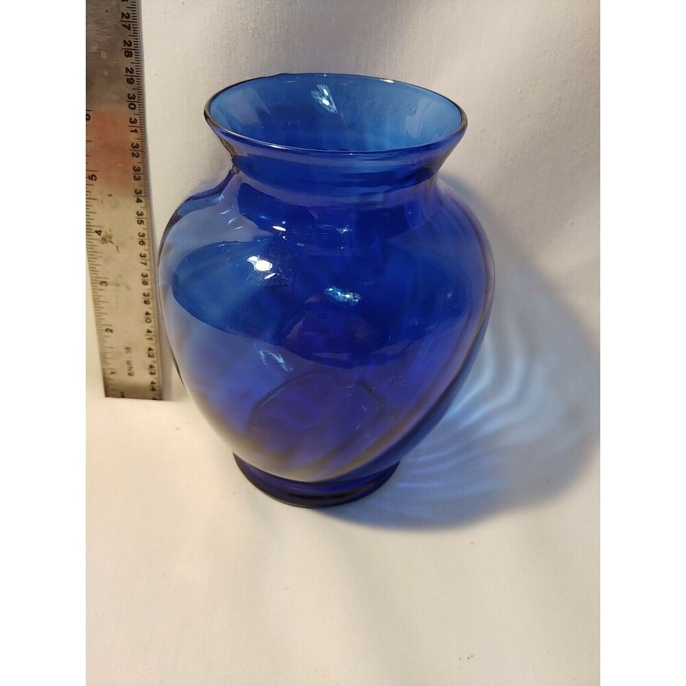Blue glass vase 7323 small swirly older vase
